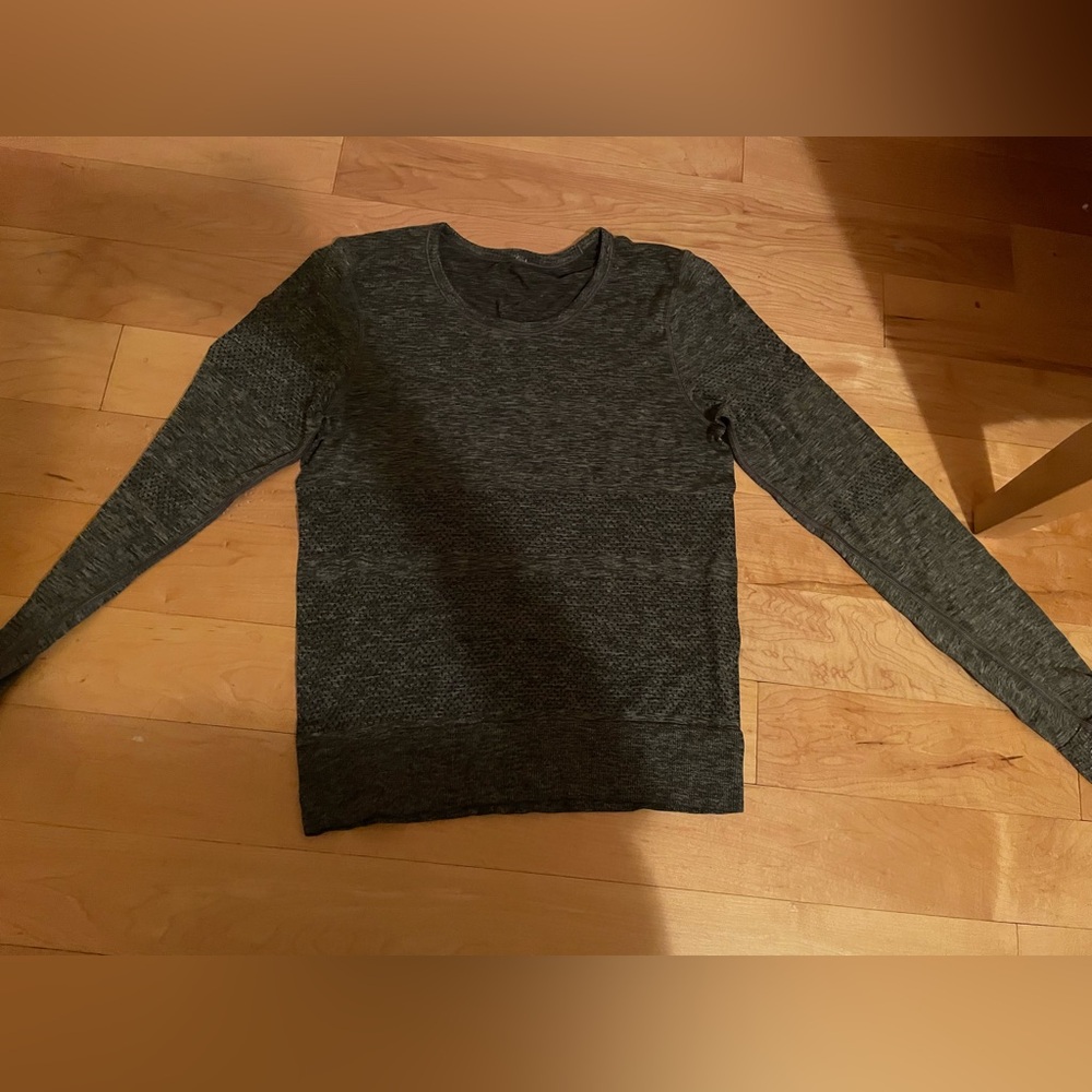 LULUEMON Women's Gray long sleeve